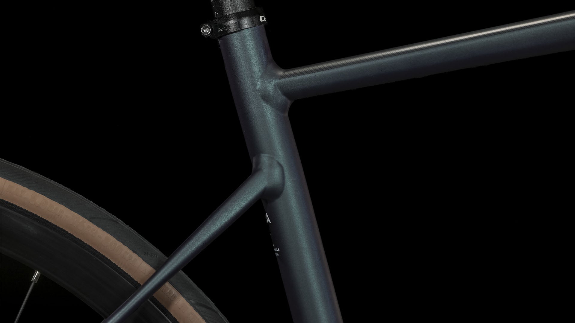 Bicicleta de ruta CUBE Attain deepblue'n'white